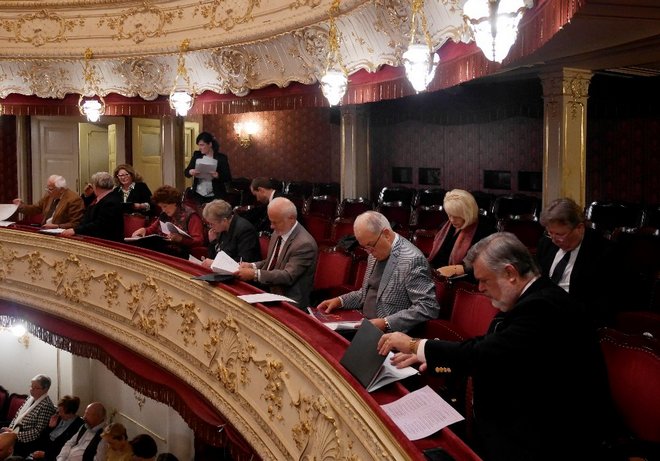 Mezinárodní pěvecká soutěž A. Dvořáka Karlovy Vary 2016 -porota (foto Pavel Horník)