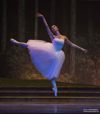 Adolphe Charles Adam: Giselle - Maria Rudenko (Giselle) – SND 2016 (foto Peter Brenkus)