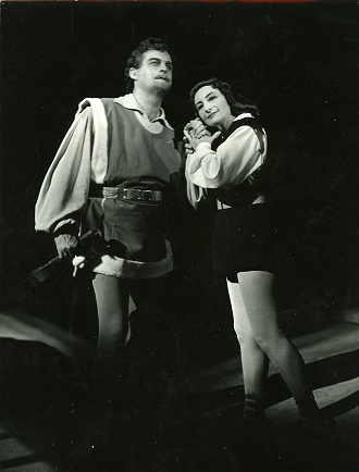 B. Smetana: Dalibor - Dr. Gustáv Papp (Dalibor), Margita Česányiová (Milada) - SND Bratislava 1957 (foto archiv SND / Gejza Podhorský)