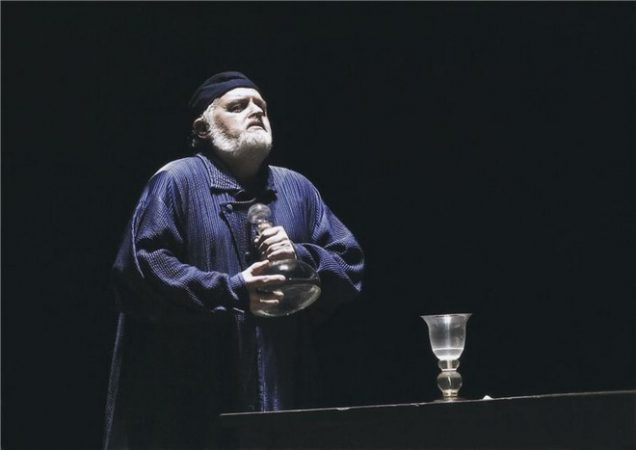 Giuseppe Verdi: Simon Boccanegra - Ivan Kusnjer (Paolo Albiani), Národní divadlo, 25. října 2013 (foto Hana Smejkalová)