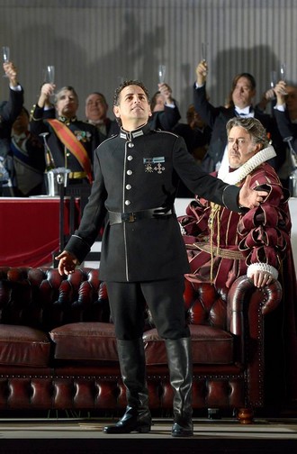 Giacomo Meyerbeer: Die Hugenotten - Juan Diego Florez (Raoul von Nangis), Marc Barrard (Graf von Nevers) - Deutsche Oper Berlin 2016 (foto © Bettina Stöss/FB Deutsche Oper Berlin)