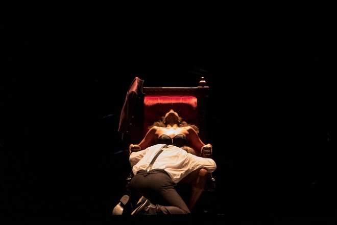 Giuseppe Verdi: Macbeth - Roberto Frontali (Macbeth), Adina Aaron (Lady Macbeth) - Theater an der Wien 2016 (foto © Herwig Prammer)