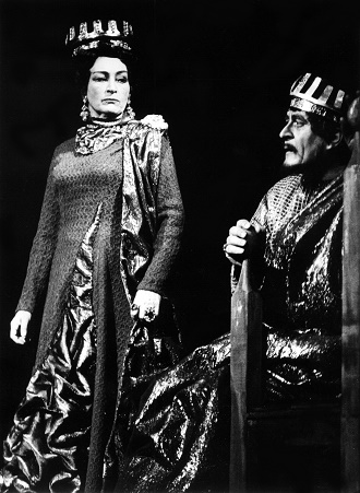 G. Verdi: Macbeth - Margita Česányiová (Lady Macbeth), Juraj Martvoň (Macbeth) - SND Bratislava 1968 (foto archiv SND / Jozef Vavro)