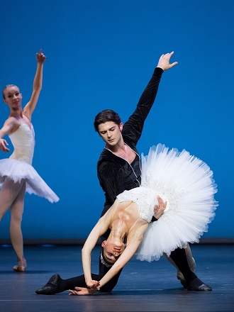 G. Balanchine: Symphonie in C - Vladimir Shishov, Liudmila Konovalova - Wiener Staatsoper 2016 (foto © Wiener Staatsballett / Ashley Taylor)