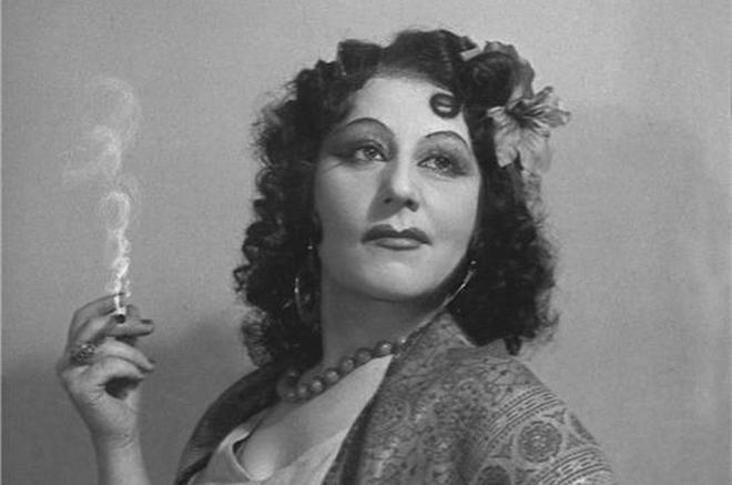 G. Bizet: Carmen - Štěpánka Štěpánová (Carmen) - ND 14. 9. 1948 (foto archiv ND/Josef Heinrich)