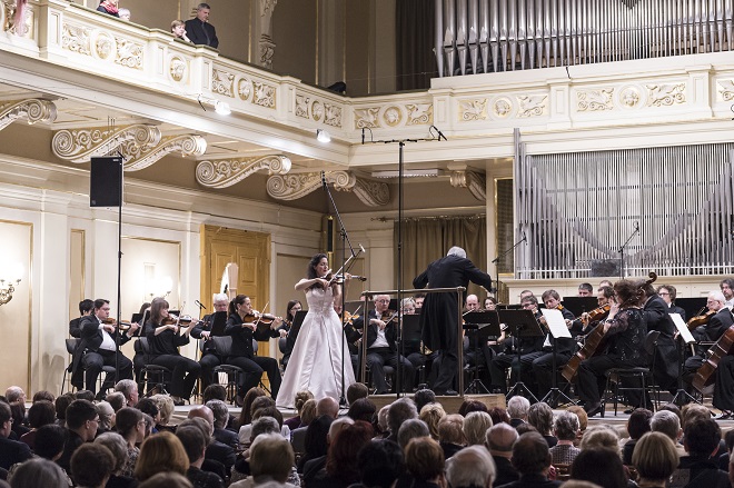 Lyrický Schumann, epický Dvořák - Sophia Jaffé, Petr Altrichter, Filharmonie Brno - Praha 30.11.2016 (foto Jiří Jelínek)