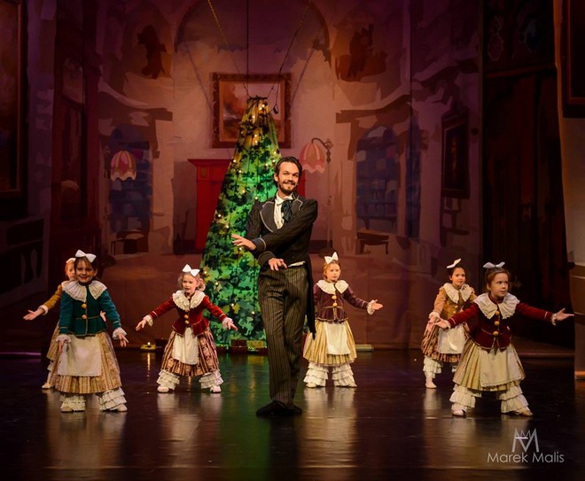 Petr Iljič Čajkovskij: Louskáček, vánoční sen - First International Ballet School - Divadlo Hybernia Praha 2016 (foto M. Malis)