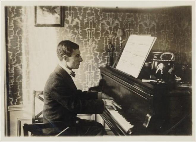 Maurice Ravel - 1912 (zdroj commons.wikimedia.org/Bibliothèque nationale de France)