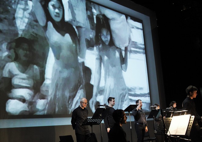 Steve Reich, Beryl Korot: Three Tales - Nová scéna ND Praha 2016 (foto Hana Smejkalová)