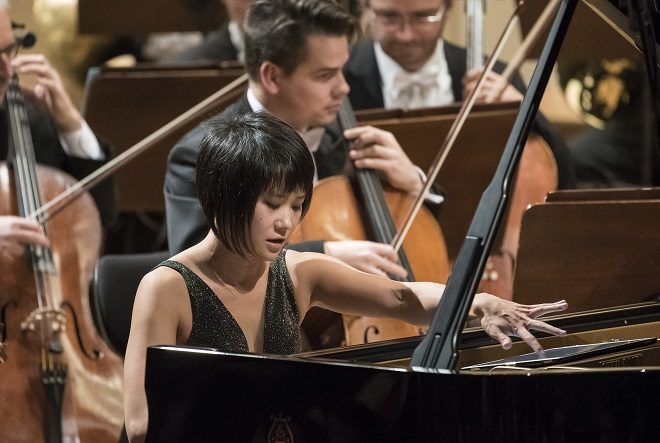Yuja Wang, Česká filharmonie  – Praha 6. 12. 2017 (zdroj ČF / foto © Petra Hajská)