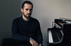 Igor Levit (zdroj igor-levit.de / foto © Robbie Lawrence)