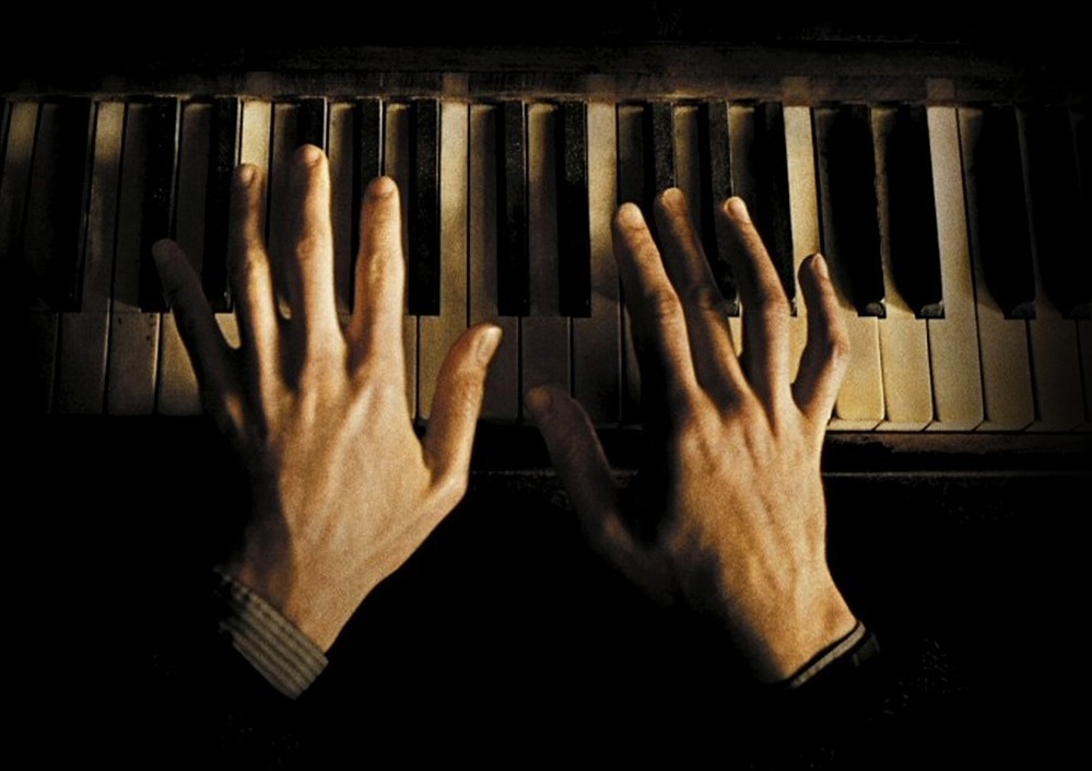 Игра музыка руками. Руки пианиста. Пальцы пианиста. Длинные пальцы пианиста. Пальцы музыканта.