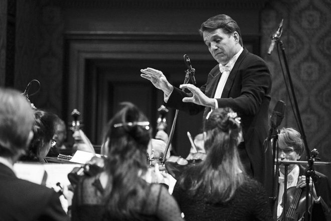 Premiérový večer - Česká filharmonie, Keith Lockhart (foto Petr Kadlec)