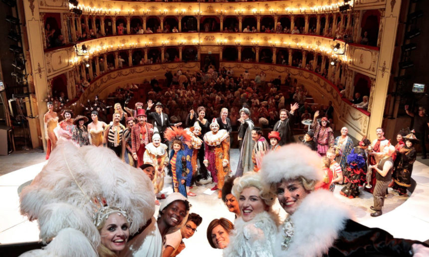Rossiniho operní festival se letos uskuteční v divadle i pod širým