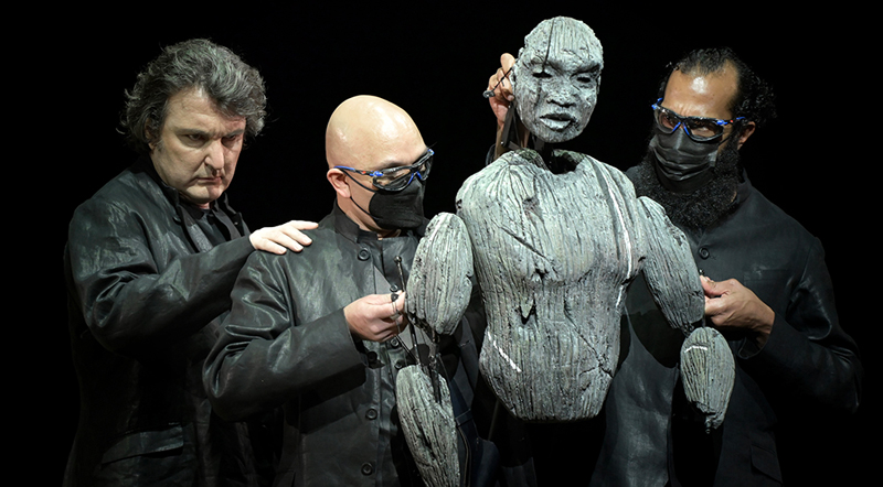 Opéra national de Paris – G. Verdi, Aida: Ludovic Tézier (vlevo) (foto Vincent Pontet, Opéra national de Paris)