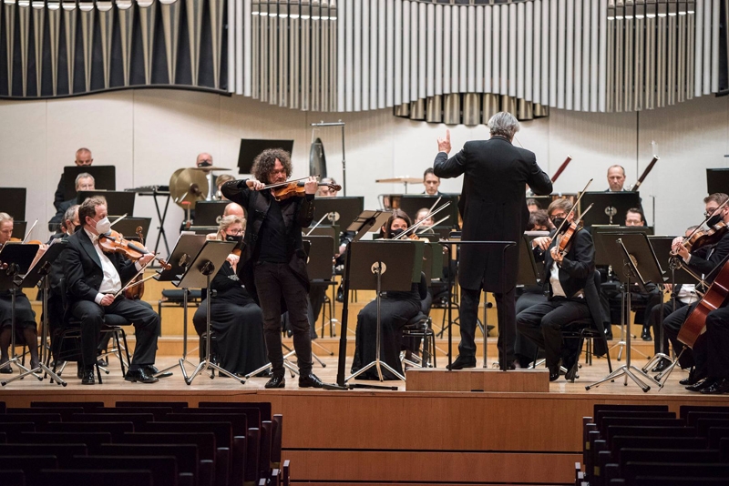 Slovenská filharmonie, Daniel Raiskin, Jarolím Emmanuel Ružička (foto Alexander Trizuljak)