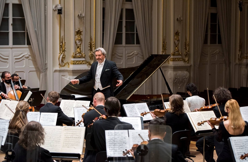 Slovenská filharmonie, Daniel Raiskin, Jordana Palovičová (foto Alexander Trizuljak)