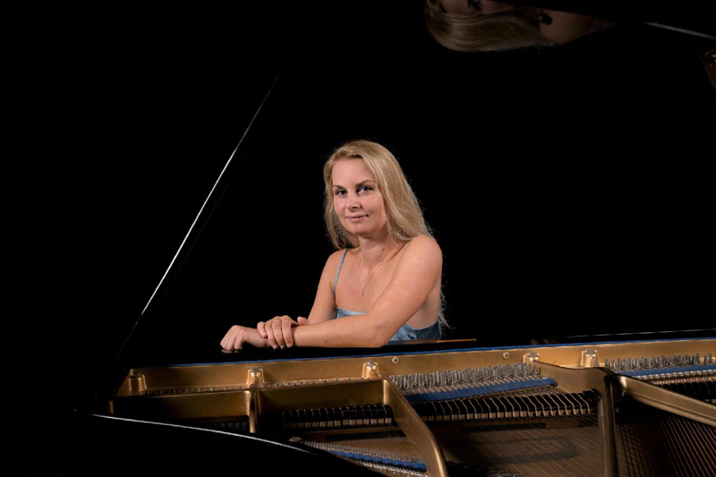 Júlia Novosedlíková (foto Slovenská filharmonie, TIHMS & Van Velden)