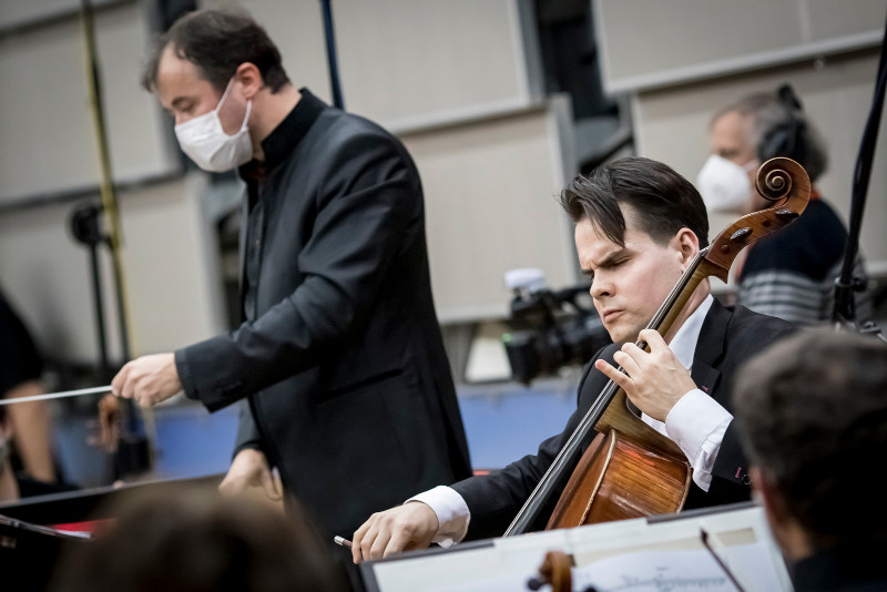 Marko Ivanović, Václav Petr a Symfonický orchestr Českého rozhlasu (foto Vojtěch Brtnický)