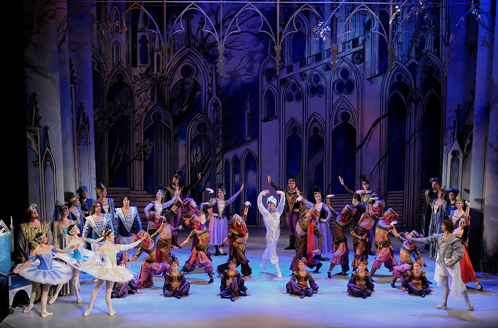 A. Glazunov: Raymonda - DJKT 2011 (foto Marta Kolafová)