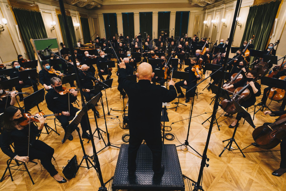 Dennis Russell Davies a Filharmonie Brno (foto Filharmonie Brno)
