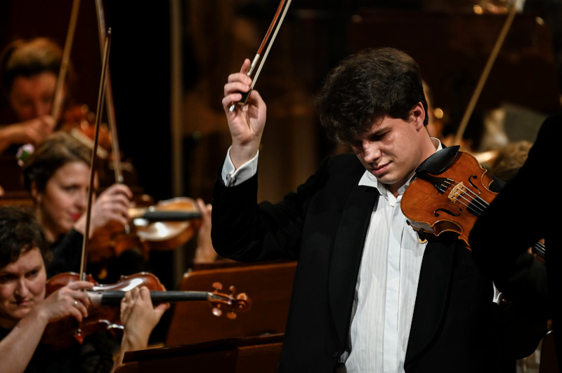 Jan Mráček a Česká filharmonie (foto Petr Kadlec)