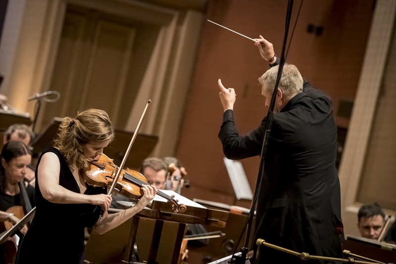 Symfonický orchestr Českého rozhlasu, 14. června 2021: Veronika Eberle a Alexander Liebreich (foto Vojtěch Brtnický)