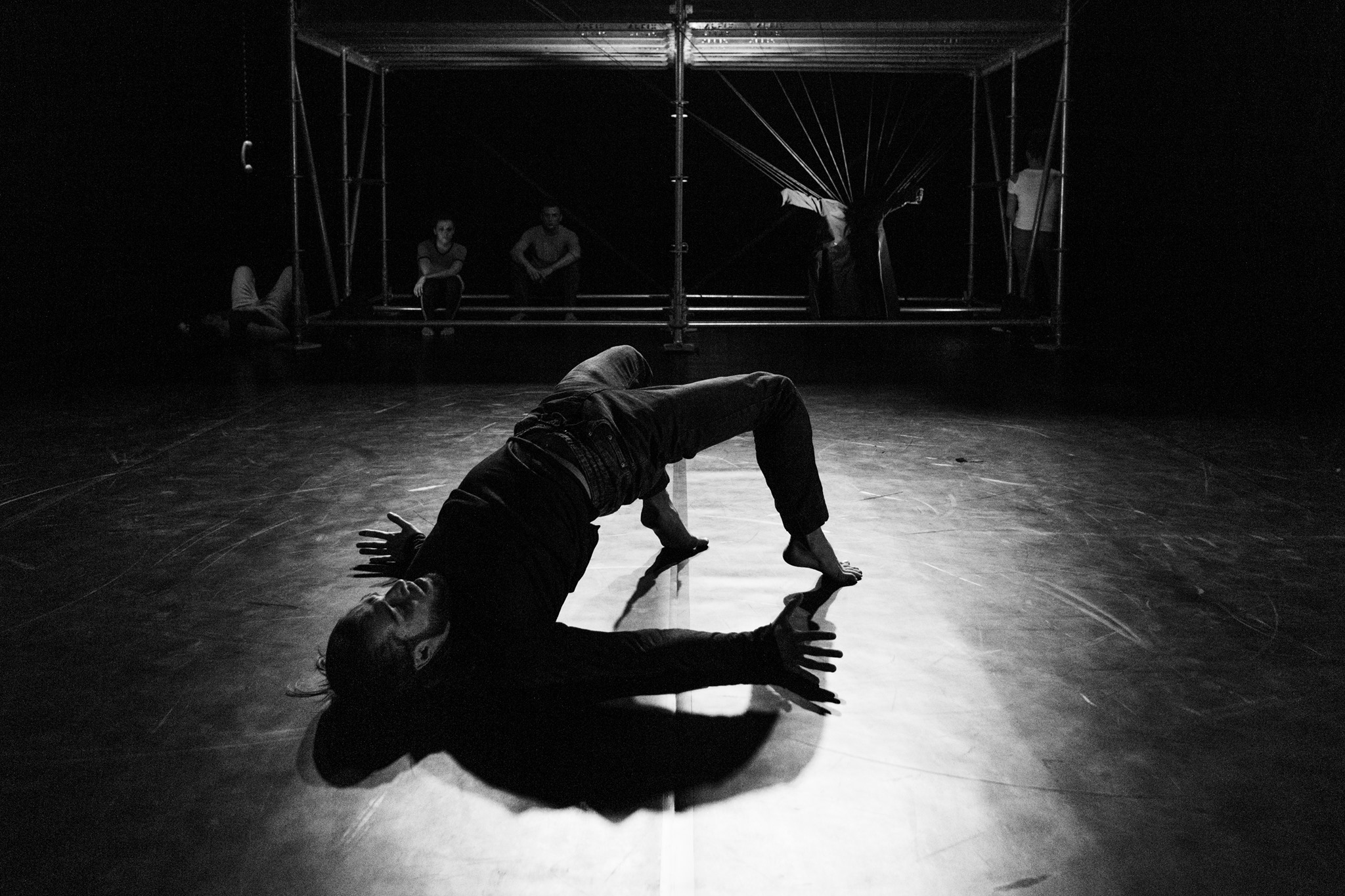 Filip Staněk v choreografii 420PEOPLE Královna víl (foto Michaela Škvrňáková)