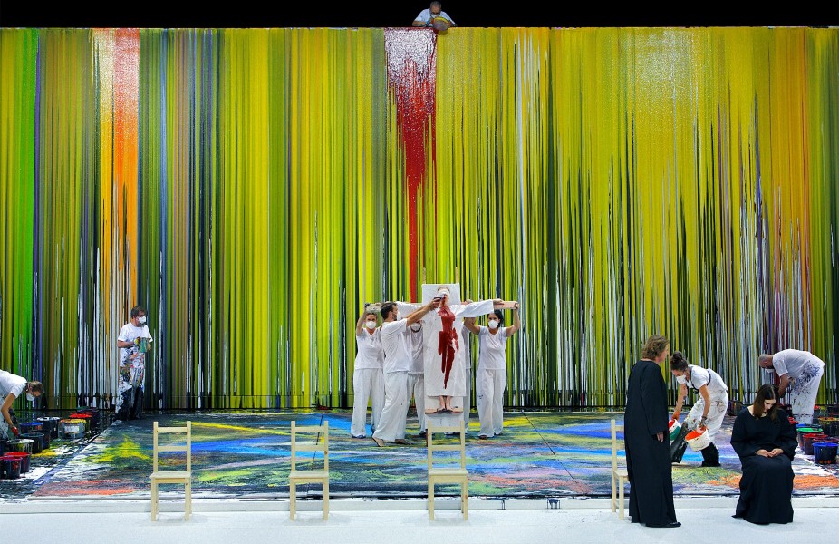 Die Walküre, Bayreuther Festspiele 2021, malba Hermann Nitsch (zdroj Bayreuther Festspiele, Enrico Nawrath)