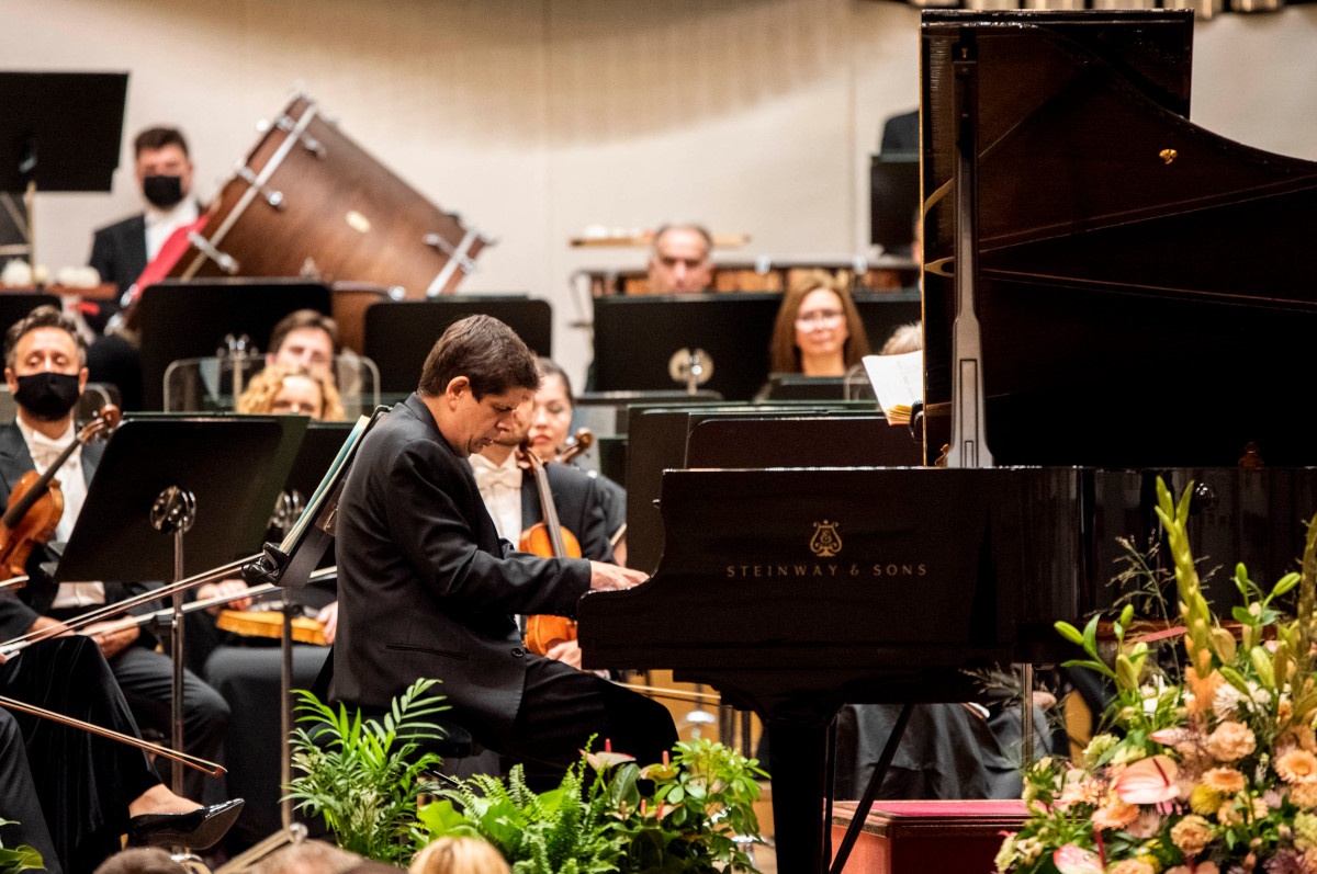 Javier Perianez a Slovenská filharmónia - Zahajovací koncert BHS 2021 (foto Alexander Trizuljak)