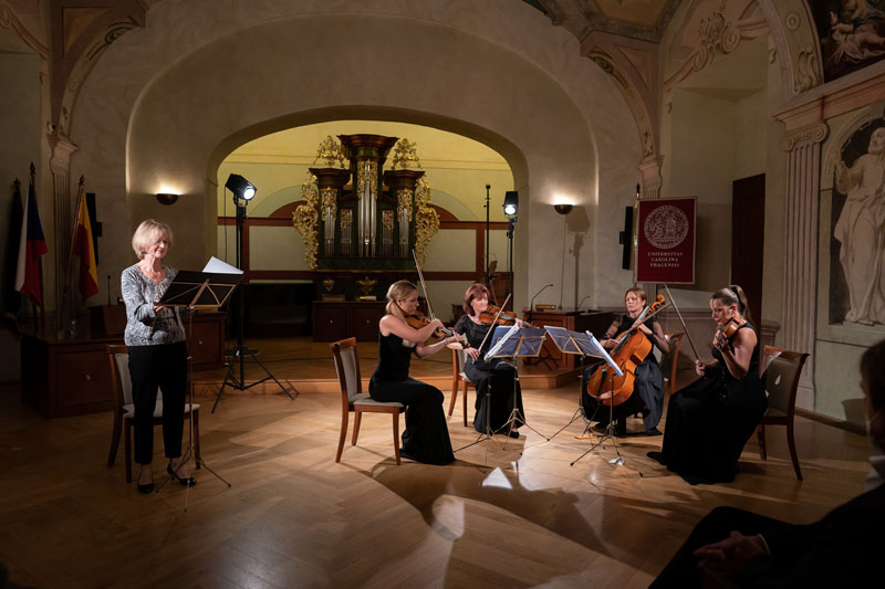 PKF – Prague Philharmonia: Kaprálová. Martinů, 6. září 2021: Taťjana Medvecká a Kapralova Quartet (foto Milan Mosna)