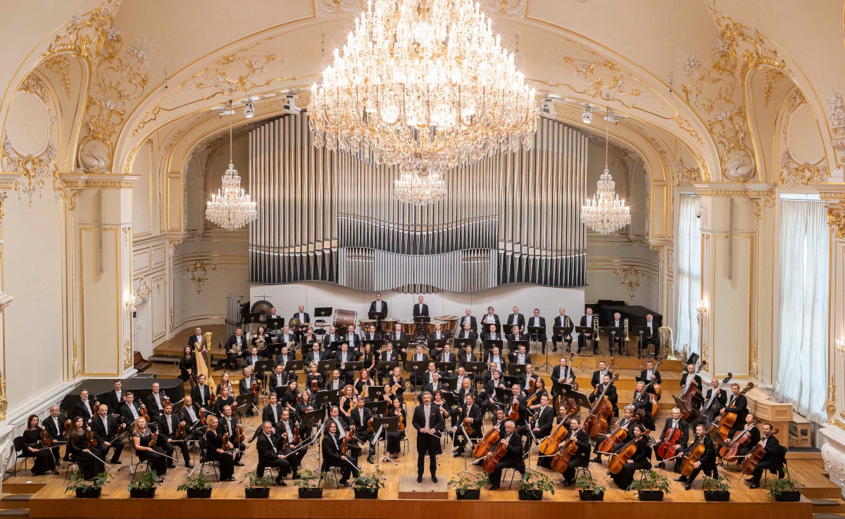 Daniel Raiskin a Slovenská filharmonie (foto Peter Brenkus)