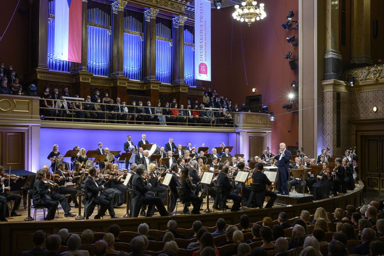 András Schiff a Česká filharmonie - Dvořákova Praha 2021 (foto Petra Hajská)