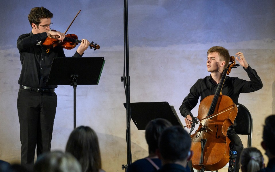 Duo Mráček-Pěruška, finále soutěže Concertino Praga, klášter sv. Anežky České (zdroj Concertino Praga, foto Petra Hajská)