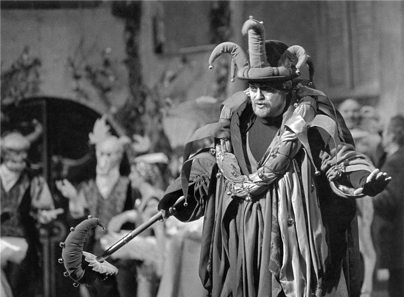 Giuseppe Verdi: Rigoletto – Ivan Kusnjer (Rigoletto), Národní divadlo, 20. prosince 1995 (foto Hana Smejkalová)