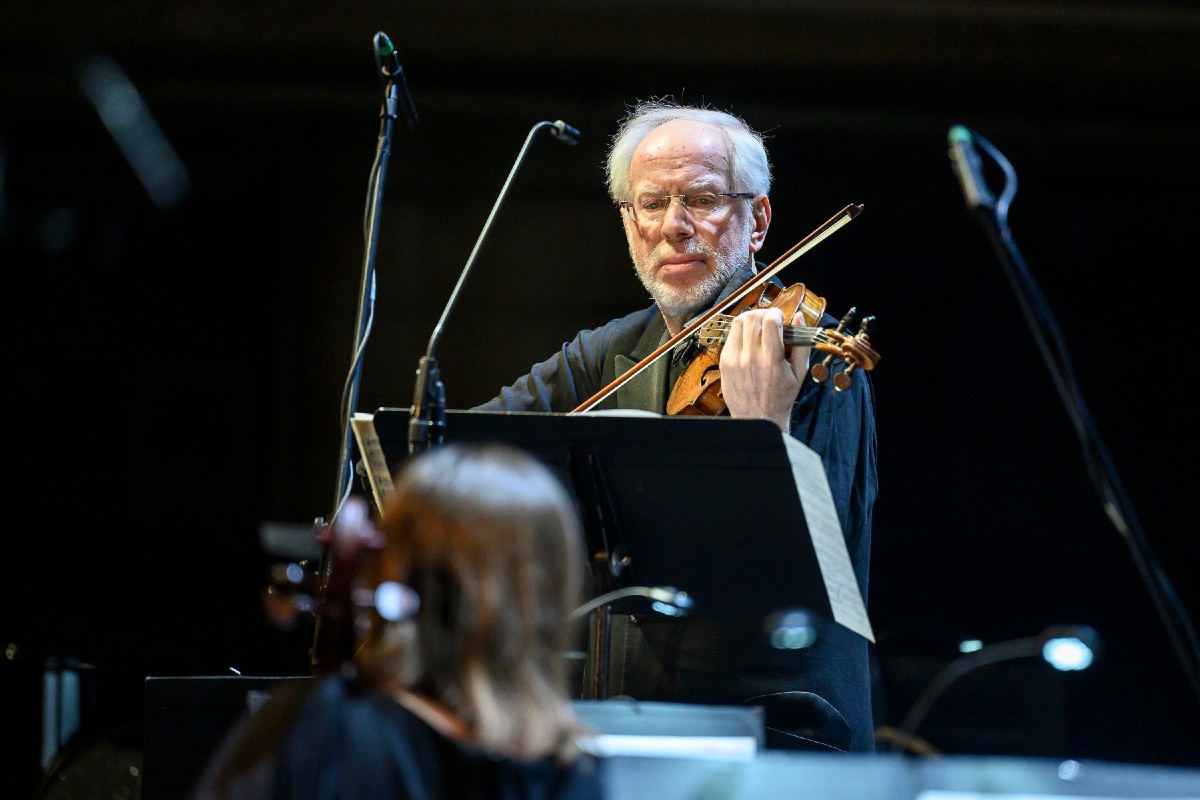 Gidon Kremer, Struny podzimu: Hommage à Piazzolla (zdroj Struny podzimu)