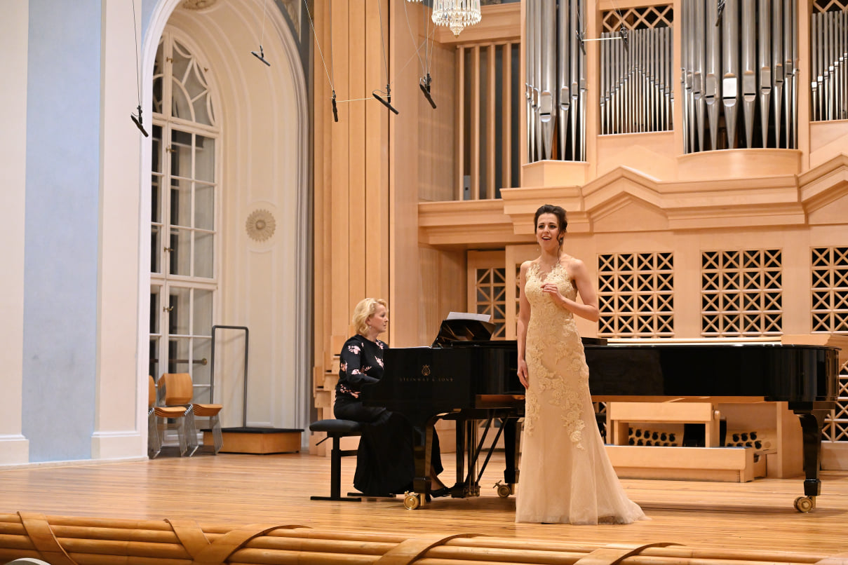 Lenka Navrátilová, Kristýna Kůstková (zdroj Soutěž Nadace Bohuslava Martinů)