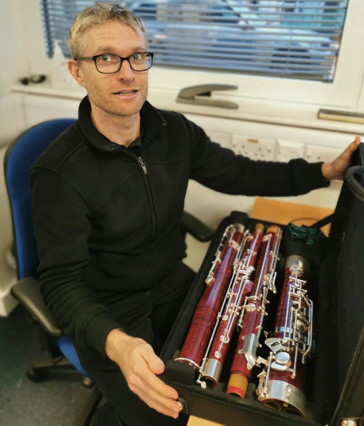 Stuart Russel se svým nástrojem (zdroj British Transport Police)