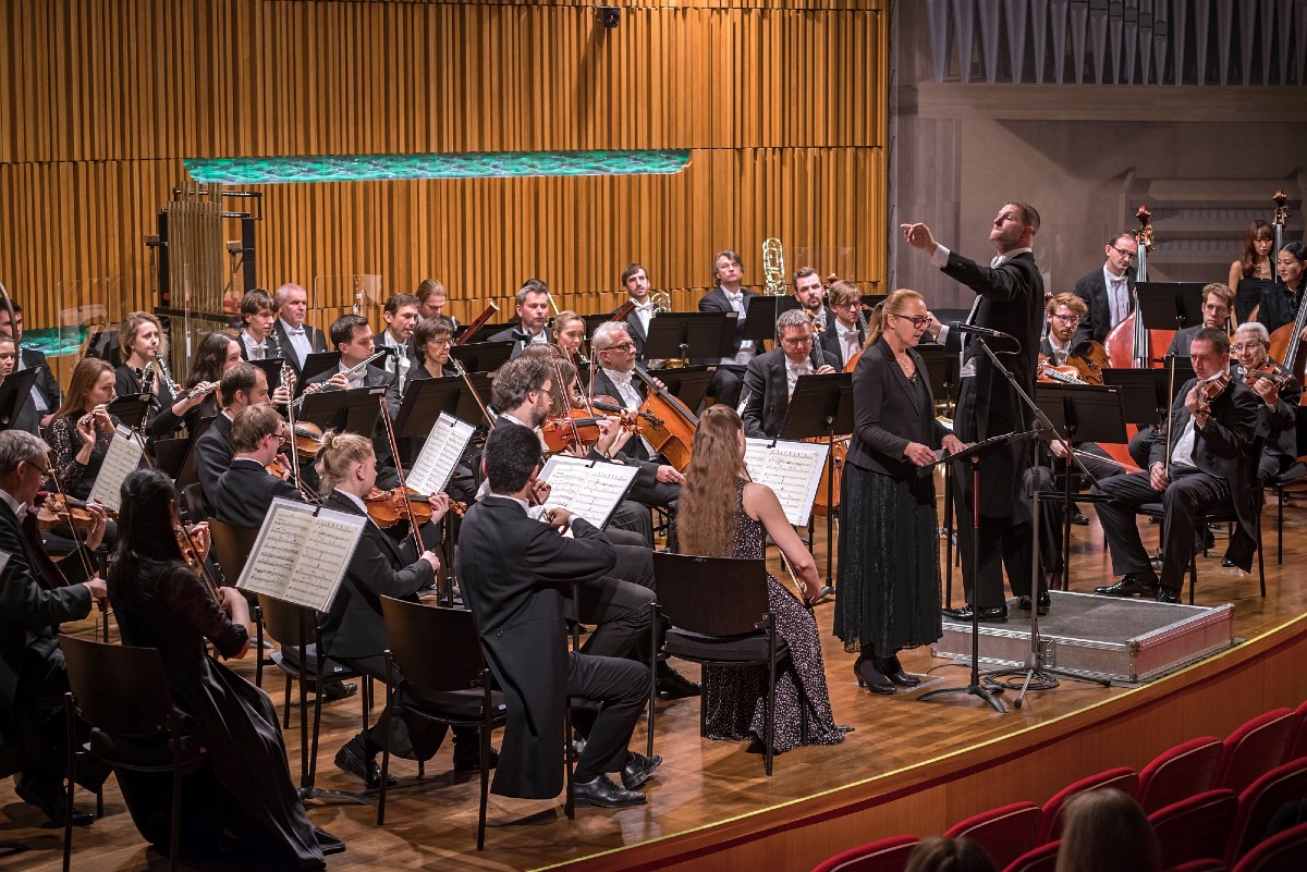 Plzeňská filharmonie, Apolena Veldová (zdroj Jiří Bezděk, foto Martin Myslivec)