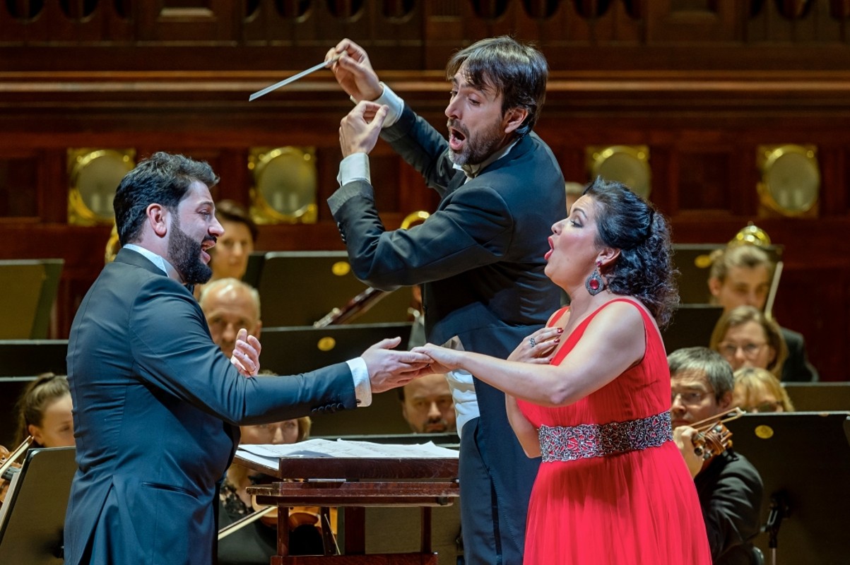 Yusif Eyvazov, Michelagelo Mazza, Anna Netrebko (zdroj Nachtigall Artists, foto Petr Dyrc)