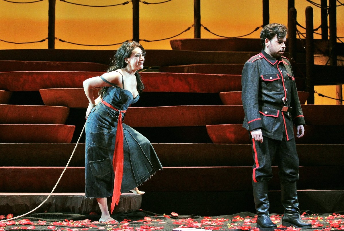 Georges Bizet: Carmen – Nana Dzidziguri, Luis Gomes, Národní divadlo 2022 (foto Zdeněk Sokol)