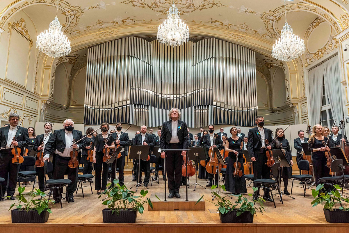 Slovenská filharmonie a James Judd (foto Alexander Trizuljak)