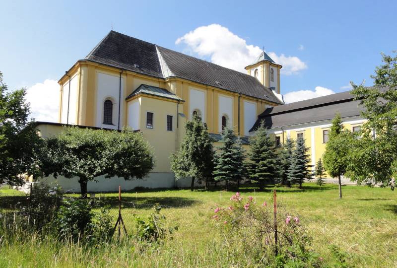 Kostel Navštívení Panny Marie s piaristickým klášterem, Bílá Voda (foto Dalibor Buršík, zdroj Klášterní hudební slavnosti)