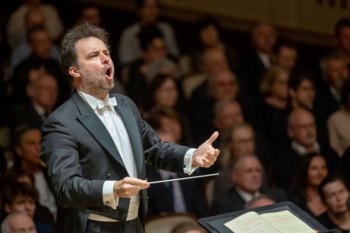 Antonín Dvořák: Stabat mater – Łukasz Borowicz, Symfonický orchestr hl. m. Prahy FOK, 13. dubna 2022 (foto Petr Dyrc)