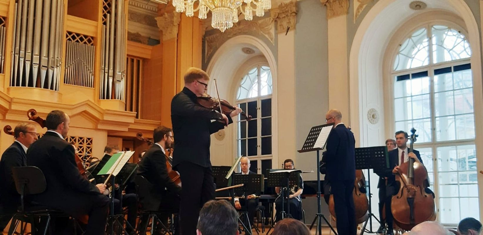 Paul Hindemith: Der Schwanendreher, koncert pro violu a malý orchestr – Pavel Ciprys, Ondřej Vrabec, Harmonie českých filharmoniků, 9. dubna 2022 (foto Radek Křižanovský)