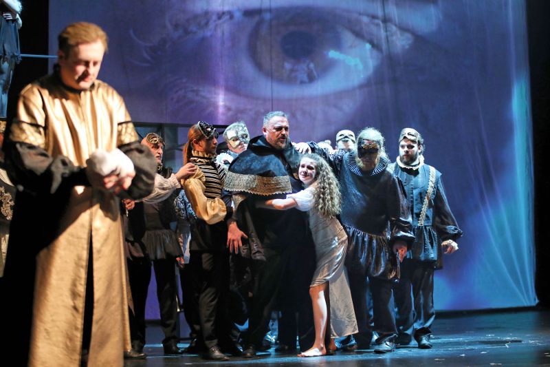 Giuseppe Verdi: Rigoletto – Slezské divadlo Opava, 22. února 2022 (foto Tomáš Ruta)
