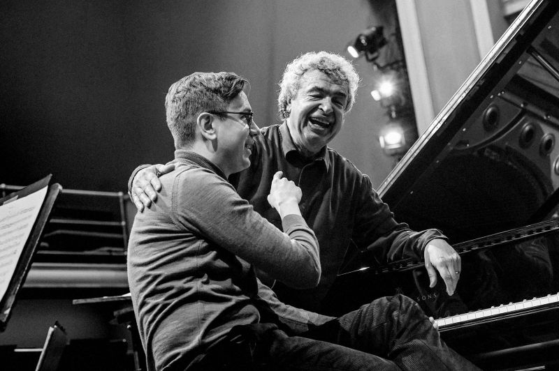 Pianist Víkingur Ólafsson, conductor Semjon Byčkov (photo by Petr Kadlec)