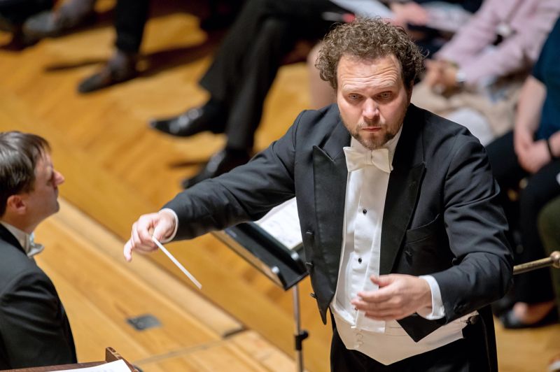 Antonín Dvořák: Svatební košile – Tomáš Brauner, Symfonický orchestr hl. m. Prahy FOK, 27. dubna 2022 (foto Petr Dyrc)