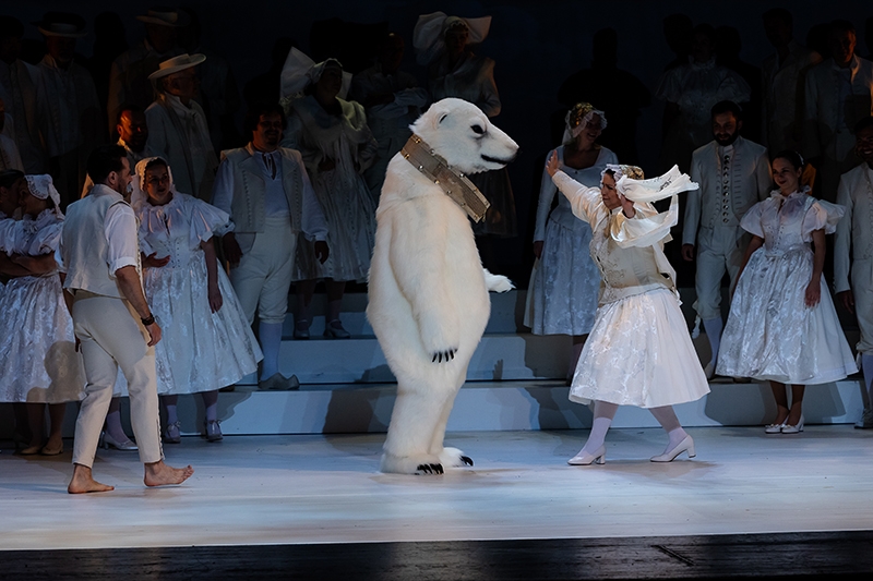 Bedřich Smetana: Prodaná nevěsta – Národní divadlo (foto Zdeněk Sokol)