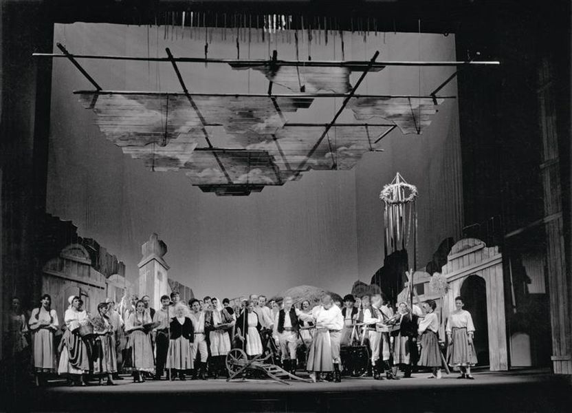 Bedřich Smetana: Prodaná nevěsta – Národní divadlo, premiéra roku 1992 (foto Oldřich Pernica)